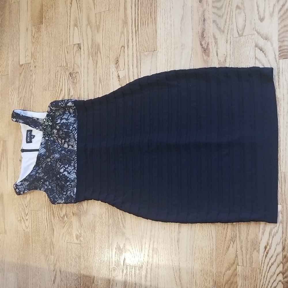 (4) XSCAPE Fitted Lace Bodice Ribbed Beaded Evening Cocktail Party Date Night